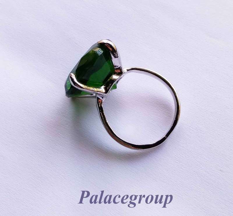 Display Ring, Silver Alloy + Round Cut Simulated Emarald, Ring Size ±28mm, Dia 28.9mm, Height 18mm