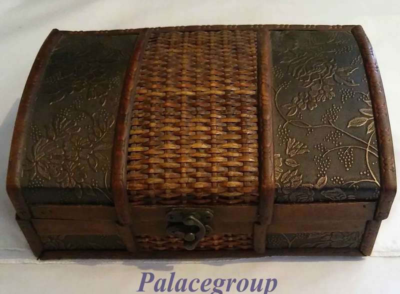 Wooden Jewellery Box, Size 22.5cm x 16cm x 9cm, Weight 300gm, See Photo's For More Info