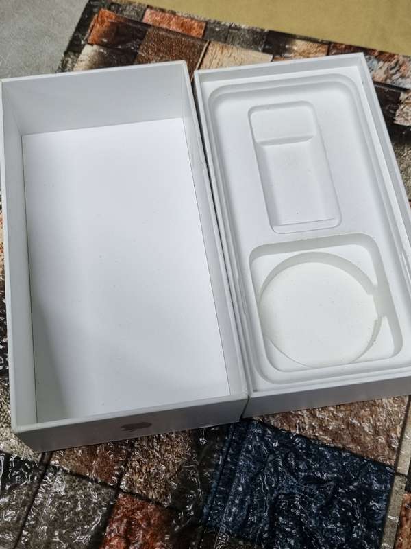 Empty Iphone boxes ( lot of 8 )
