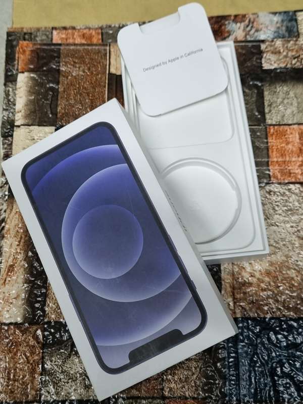 Empty Iphone boxes ( lot of 8 )