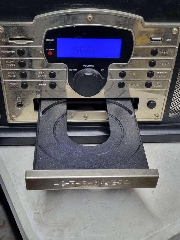 Crosley Radio and turntable CR7002A