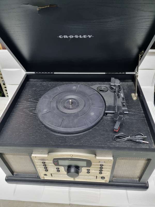 Crosley Radio and turntable CR7002A