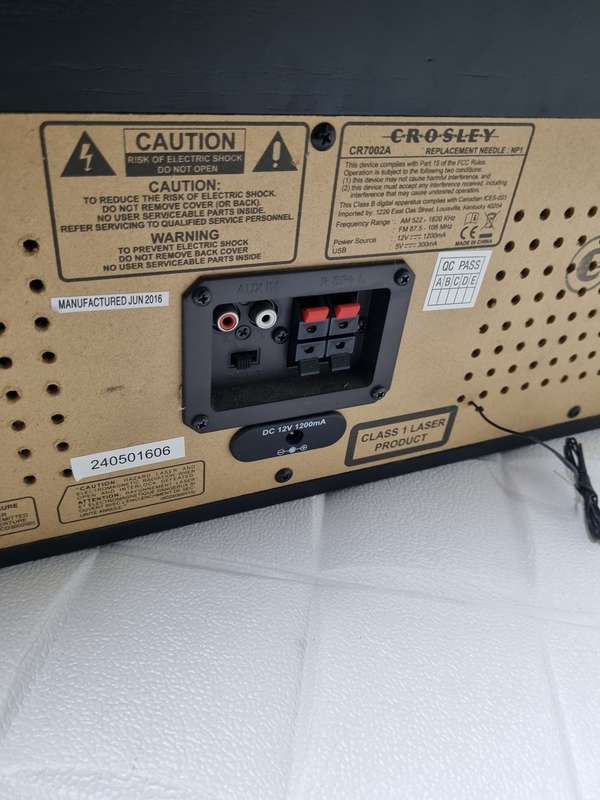 Crosley Radio and turntable CR7002A
