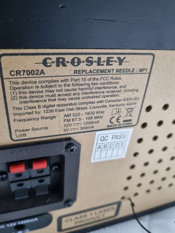 Crosley Radio and turntable CR7002A