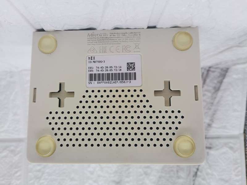 MikroTik RB750GR3 hEX Ethernet Router