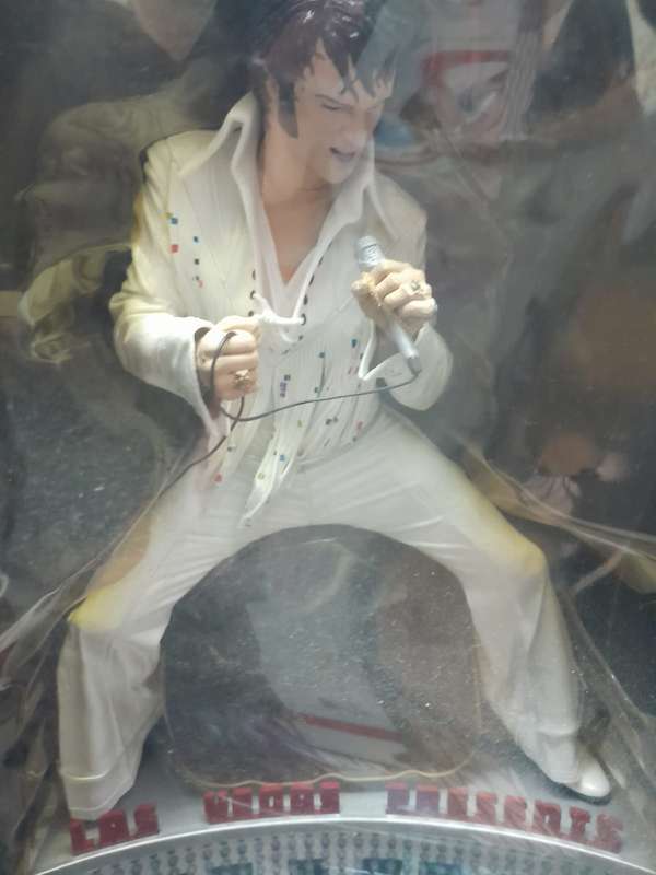 2004 McFarlane Toys Super Stage Figure Elvis Presley 3-Live In Vegas