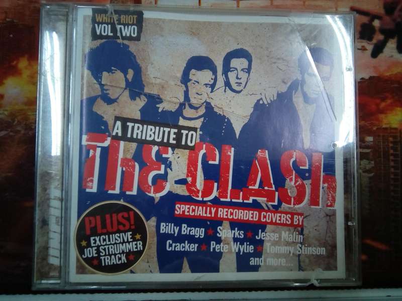 UNCUT WHITE RIOT VOL 2 --- ( BOX 1 )