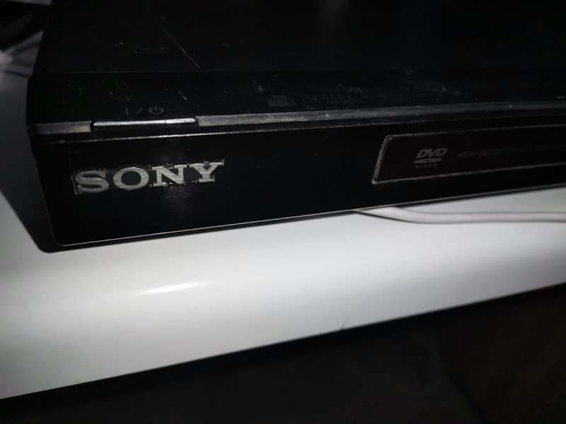 SONY DVD PLAYER/CD PLAYER AND USB----RETRO BLACK---DEAL OF A CENTURY-- DVP-NS728HP
