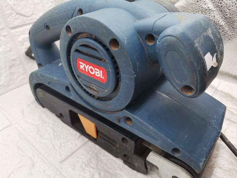 RYOBI EBS-810 BELT SANDER---PURE VALUE FOR MONEY