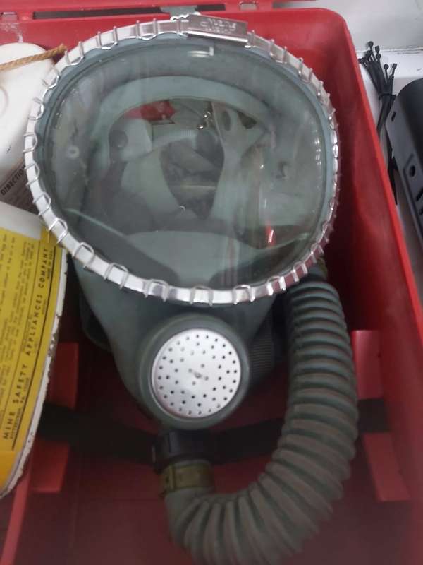 VINTAGE MSA INDUSTRIAL GAS MASK- WITH 2 GAS CANISTERS AND CASE VINTAGE