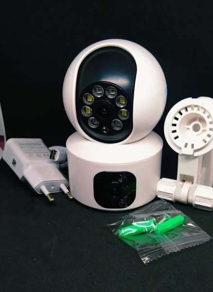 VINICAM HD 1080 Smart App Controlled Cloud Storage Camera with Adjustable Mount