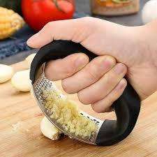 Stainless steel and plastic kitchen rocker garlic press, 107 mm x 56 mm x 70 mm size