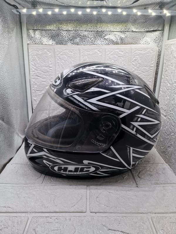 BLACK EDITION MOTORBIKE HELMET WITH GREY STRIPES