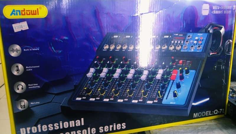 PROFESSIONAL MIXING CONSOLE