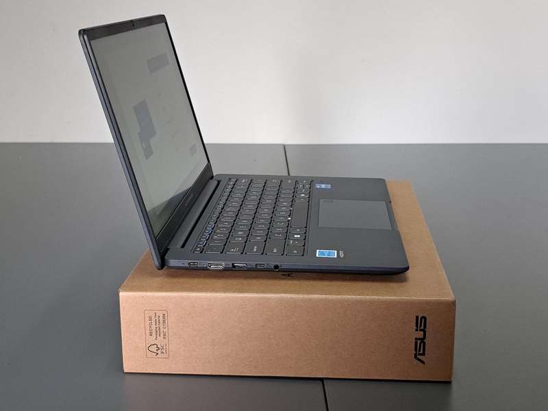 Asus Expertbook B1 B1403CVA 14 Laptop  i5, 16GB RAM, 512GB SSD, Win 11 Pro - OPEN BOX