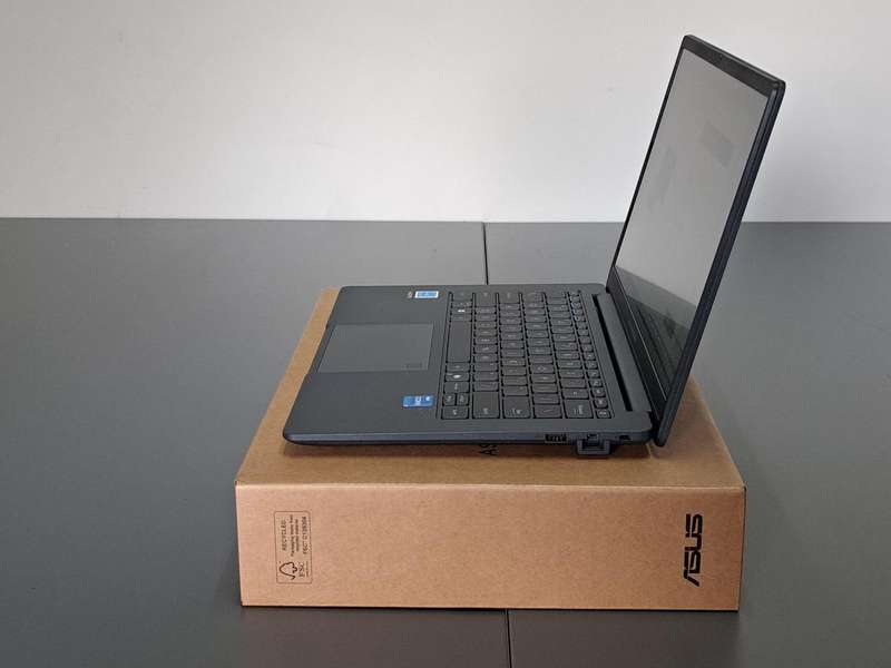 Asus Expertbook B1 B1403CVA 14 Laptop  i5, 16GB RAM, 512GB SSD, Win 11 Pro - OPEN BOX