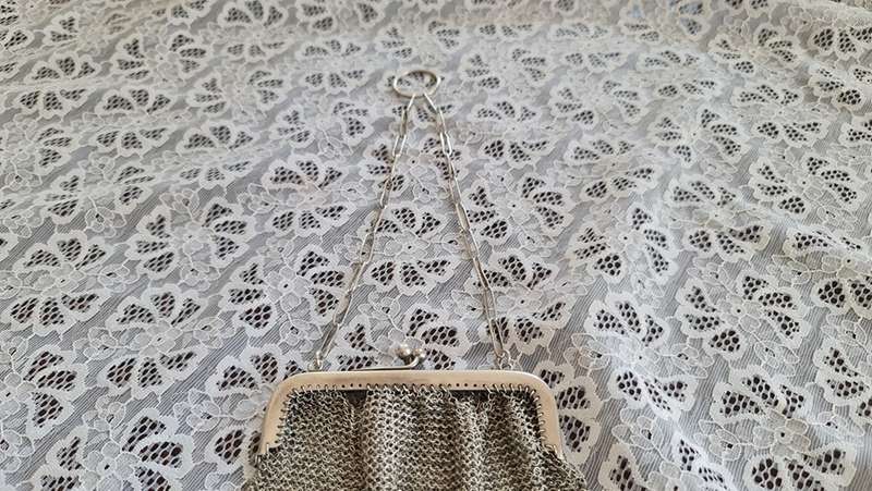Antique money purse! Solid STERLING SILVER, marked sterlin with a paperclip style chain