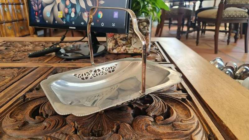 Highly decorative silverplated centre piece tray with little feet. Pretty pierced decor piece
