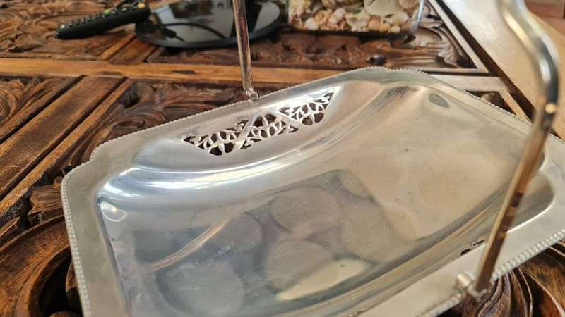 Highly decorative silverplated centre piece tray with little feet. Pretty pierced decor piece