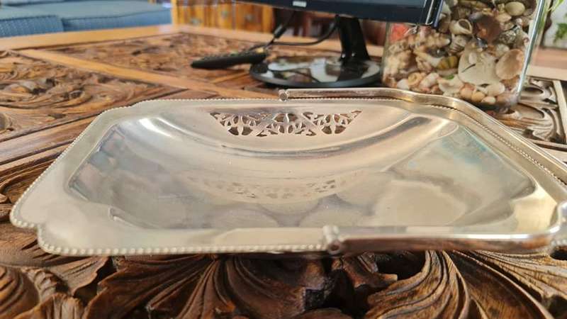 Highly decorative silverplated centre piece tray with little feet. Pretty pierced decor piece