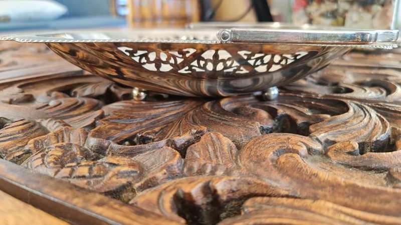 Highly decorative silverplated centre piece tray with little feet. Pretty pierced decor piece