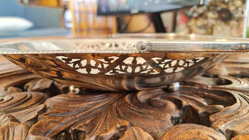 Highly decorative silverplated centre piece tray with little feet. Pretty pierced decor piece