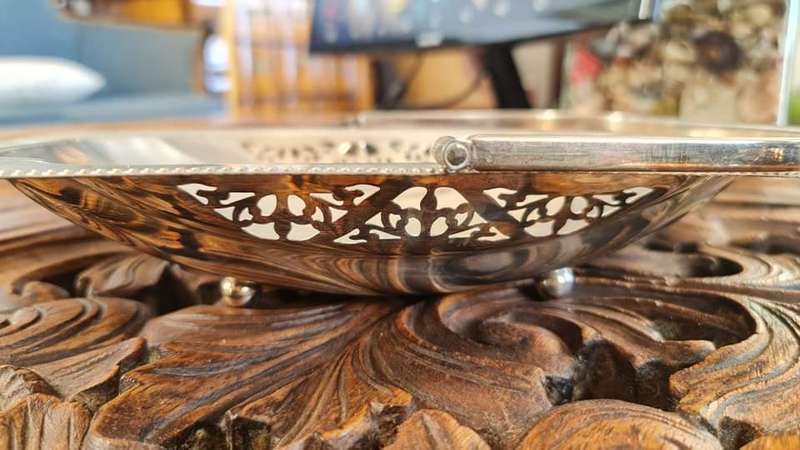 Highly decorative silverplated centre piece tray with little feet. Pretty pierced decor piece
