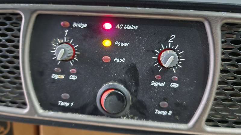 Crown XS500 2-Channel Power Amplifier  *** Read Description - Protect Mode Fault ***