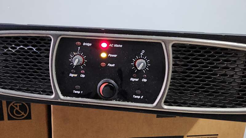 Crown XS500 2-Channel Power Amplifier  *** Read Description - Protect Mode Fault ***