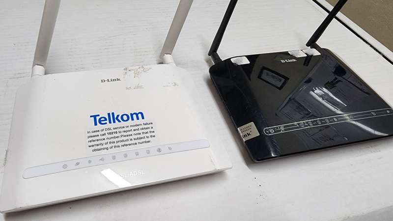 One lot of Networking Equipment (Routers / Switches) ***READ DESCRIPTION***