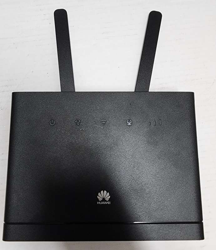 One lot of Networking Equipment (Routers / Switches) ***READ DESCRIPTION***