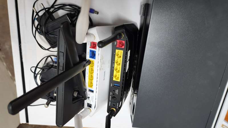 One lot of Networking Equipment (Routers / Switches) ***READ DESCRIPTION***