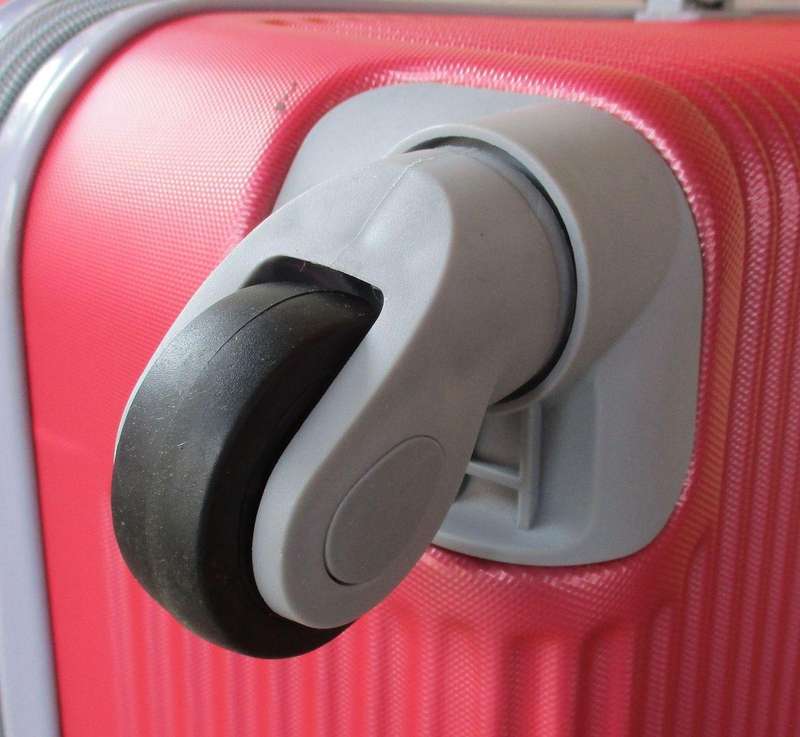 Red 3-Piece Hard Shell Spinner Luggage Set with Lock, Ribbed Texture, Wheels & Organised Interiors