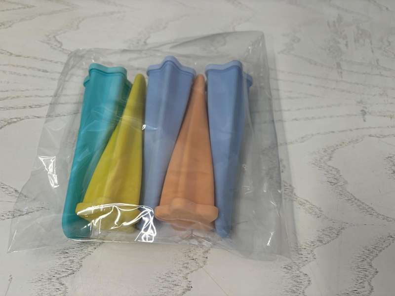 [DISCOUNTED] Star-Shaped Silicone Ice Pop Mould  4-Pack