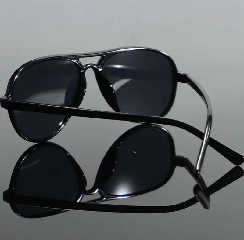 Oval full rim sunglasses in soft PU leather case