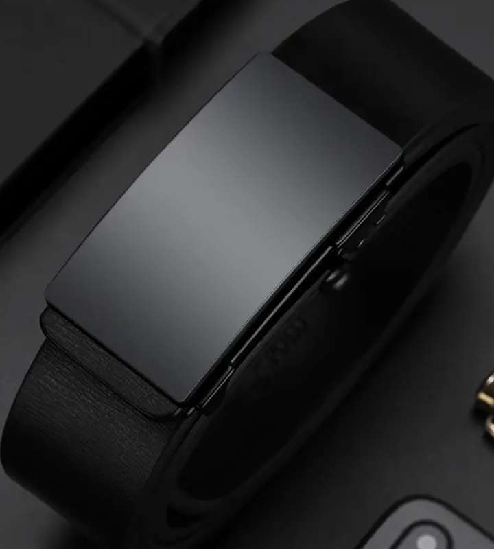 Genuine leather black belt with automatic buckle