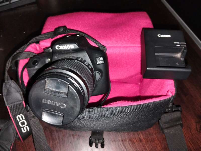 Canon EOS 2000D