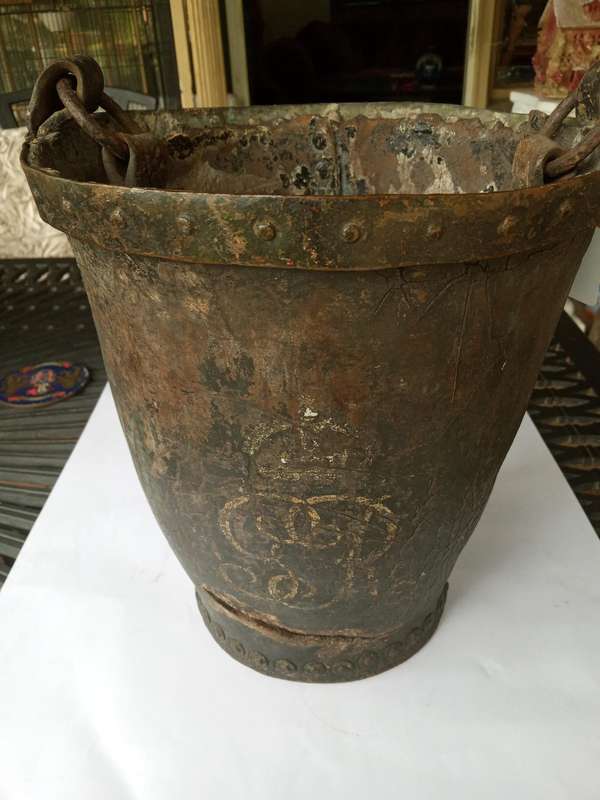 GEORGE III (1790 - 1820) ROYAL NAVY LEATHER FIRE BUCKET