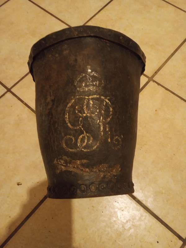 GEORGE III (1790 - 1820) ROYAL NAVY LEATHER FIRE BUCKET