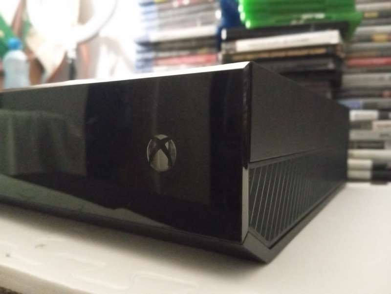 XBOX ONE 1TB Good Condition + Forza 6 Great price!!!