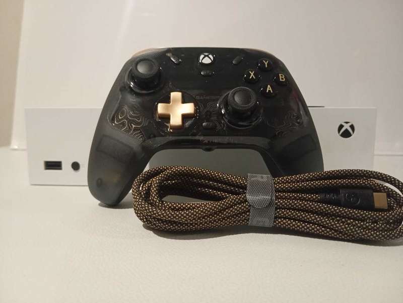 Xbox Series S Bundle  Good Condition fast shipping
