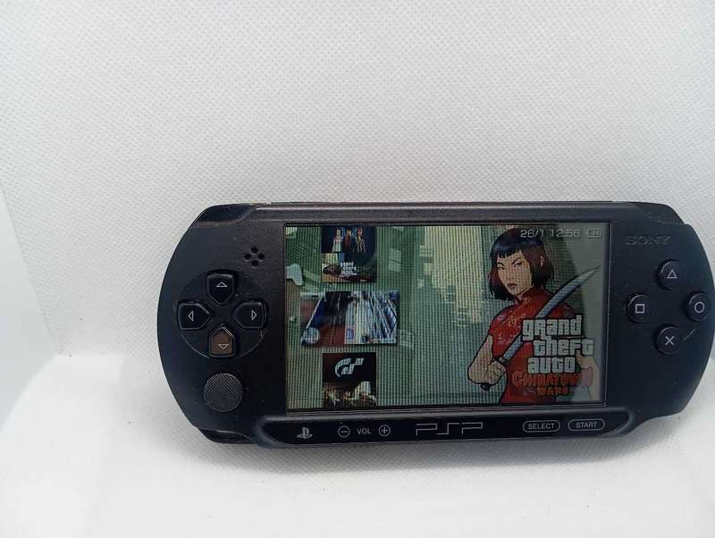 PSP Street 1004E  Preloaded with 50 Great PSP Games