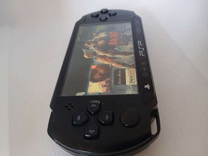 PSP Street 1004E  Preloaded with 50 Great PSP Games