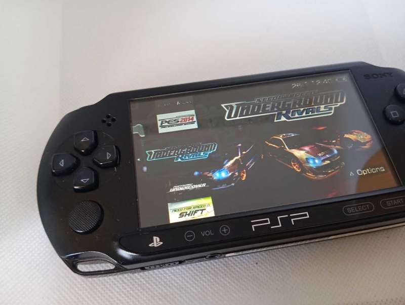 PSP Street 1004E  Preloaded with 50 Great PSP Games