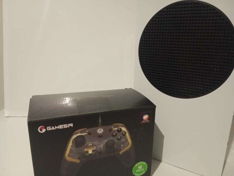 Xbox Series S Bundle  Good Condition fast shipping