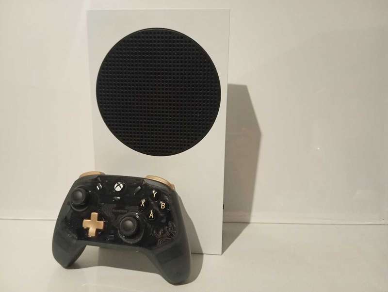 Xbox Series S Bundle  Good Condition fast shipping