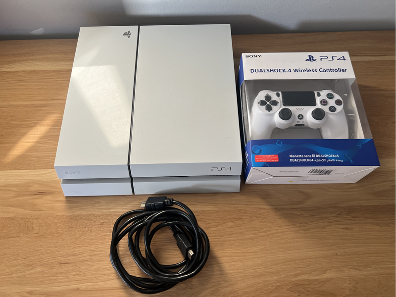 PlayStation 4 (PS4) Limited White Edition