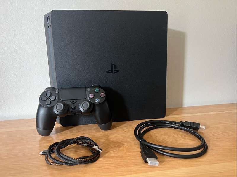 PlayStation Slim (PS4)