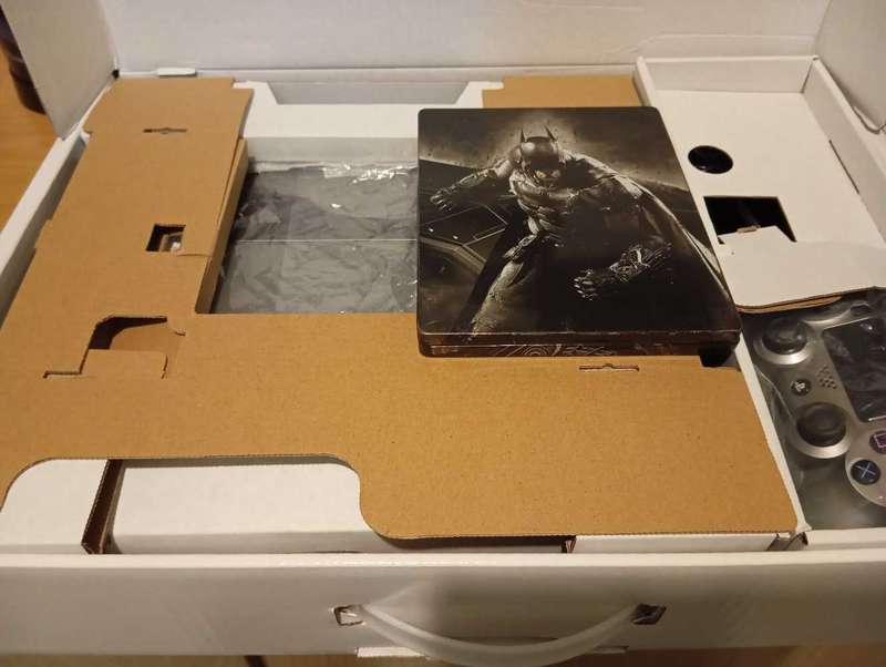 PS4 Limited Edition Batman Console Bundle RARE!!