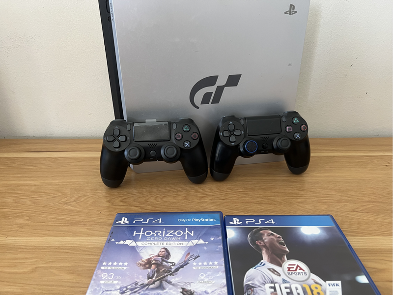 PS4 Slim 1TB GT Edition Bundle Horizon Zero Dawn + FIFA 18